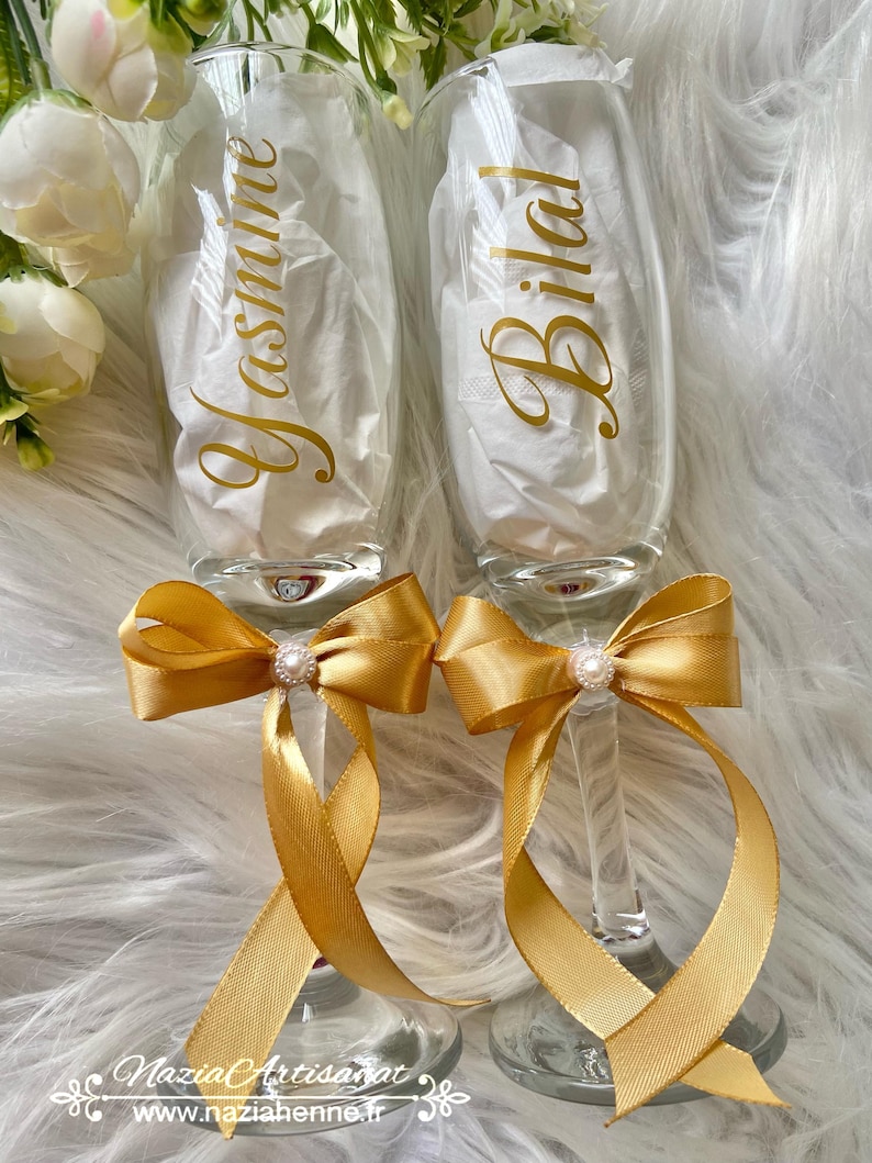 2 Champagne flutes in glass for wedding (or other) personalized with initials (several colors available) | Birthday | Christmas | Baptism image 1