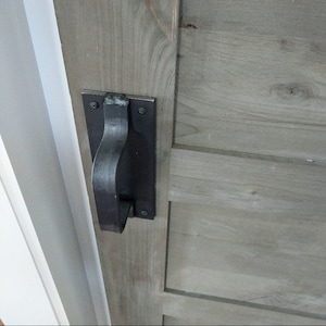 Black Metal Door Handle with Plate, Large Barn Door Pull Rustic, Black Barn Door Hardware Handle, Heavy Duty Barn Door Handle Industrial