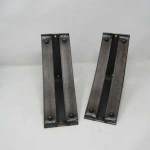 The Jamestown Style Bracket by Industrial Farm Co Barn