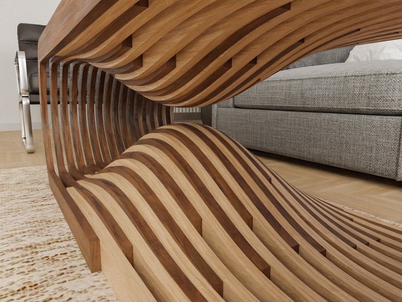 K&ouml;nnte beinhalten: Ein Couchtisch aus Holz mit einem einzigartigen wellenf&ouml;rmigen Design. Der Tisch besteht aus mehreren Holzschichten, die einen dreidimensionalen Effekt erzeugen.
