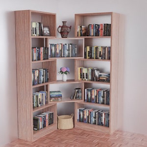 K&ouml;nnte beinhalten: Ein Eckregal mit mehreren Regalbrettern, die mit B&uuml;chern gef&uuml;llt sind. Das Regal ist aus hellbraunem Holz und hat eine dekorative Vase mit Blumen auf einem der Regalbretter.