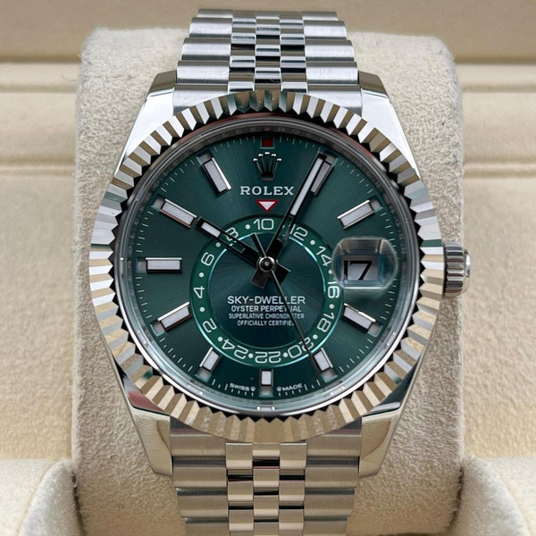 R. O. L. E. X S k y-D w e l l e r G M T Automatic Chronometer Green Dial 42 mm 336934-0002 , Gifts For Him, Gifts For Men's ,Gifts For Her