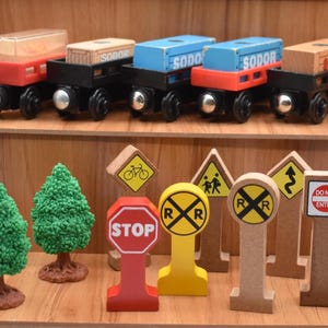 You Choose Thomas Friends Accessories Traffic Lights Cargo Cars with Shipping Containers Brendam Bay Sodor Butter Realist Poplar Trees