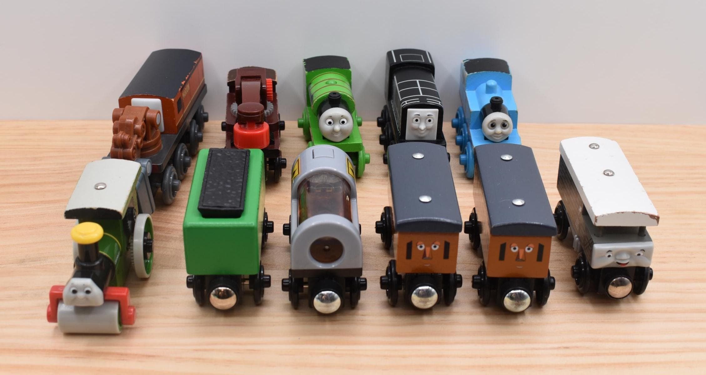 ジャックブーレール　公式複製ルーブル刻印入り トーマスと仲間たちの木製レールシリーズの列車、ディーゼル・トード