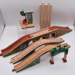 You Choose Thomas and Friends Wooden Stop and Go Maron Bridges   TRANSFORMING Track Bridge Genuine Double Lane Switching Crossing Maithwaite