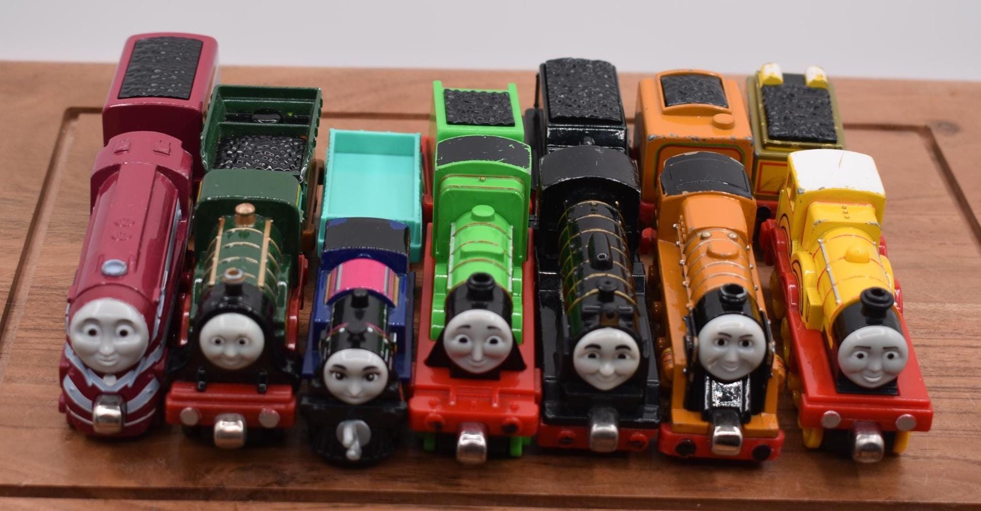 トーマスと仲間たちのダイキャスト押し列車とテンダーをお選びください