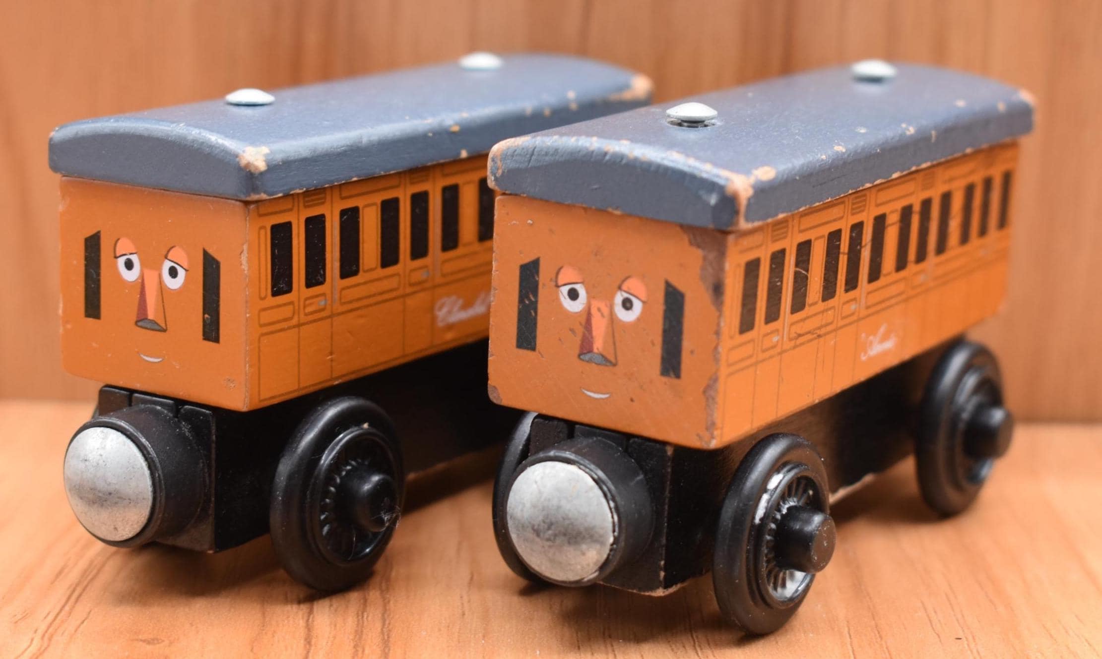 トーマスと仲間たちの木製レールシリーズの列車、ジャック、ブッチ