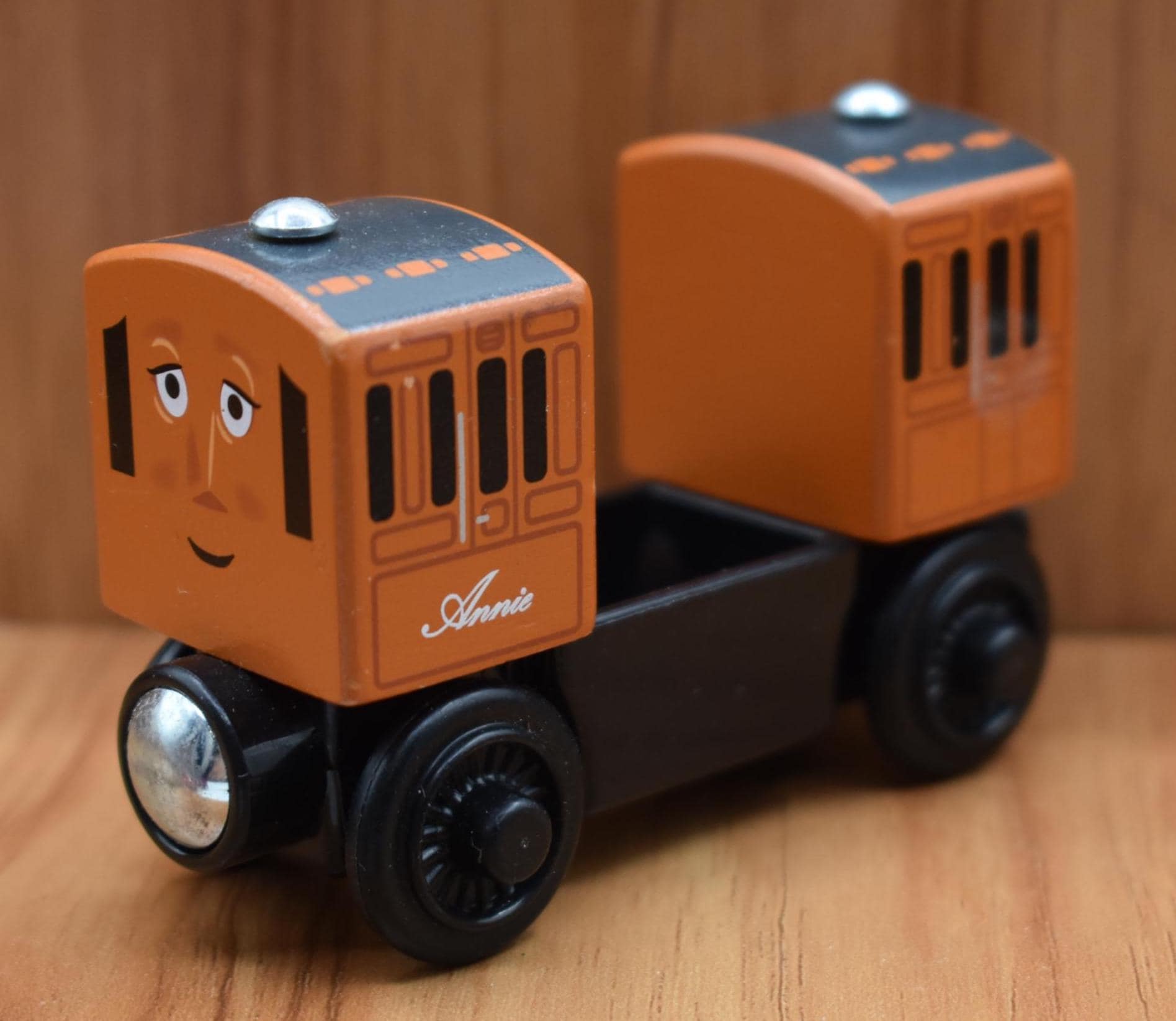 トーマスと仲間たちの木製レールシリーズの列車、ジャック、ブッチ