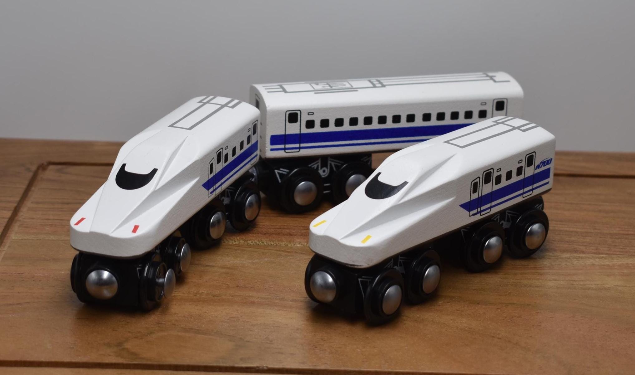 白い新幹線木製車両 - ブリオトーマス対応 - Etsy 日本