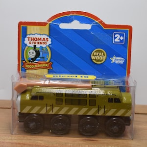Diesel 10 w / Charakterkarte Lernkurve Thomas & Friends Holzeisenbahn New Versiegelt - Thomas Holzeisenbahn-Sammlung