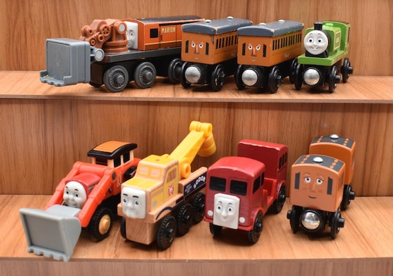 レトロ木製トーマスと仲間たち トーマスと仲間たちの木製レールシリーズの列車、ジャック、ブッチ