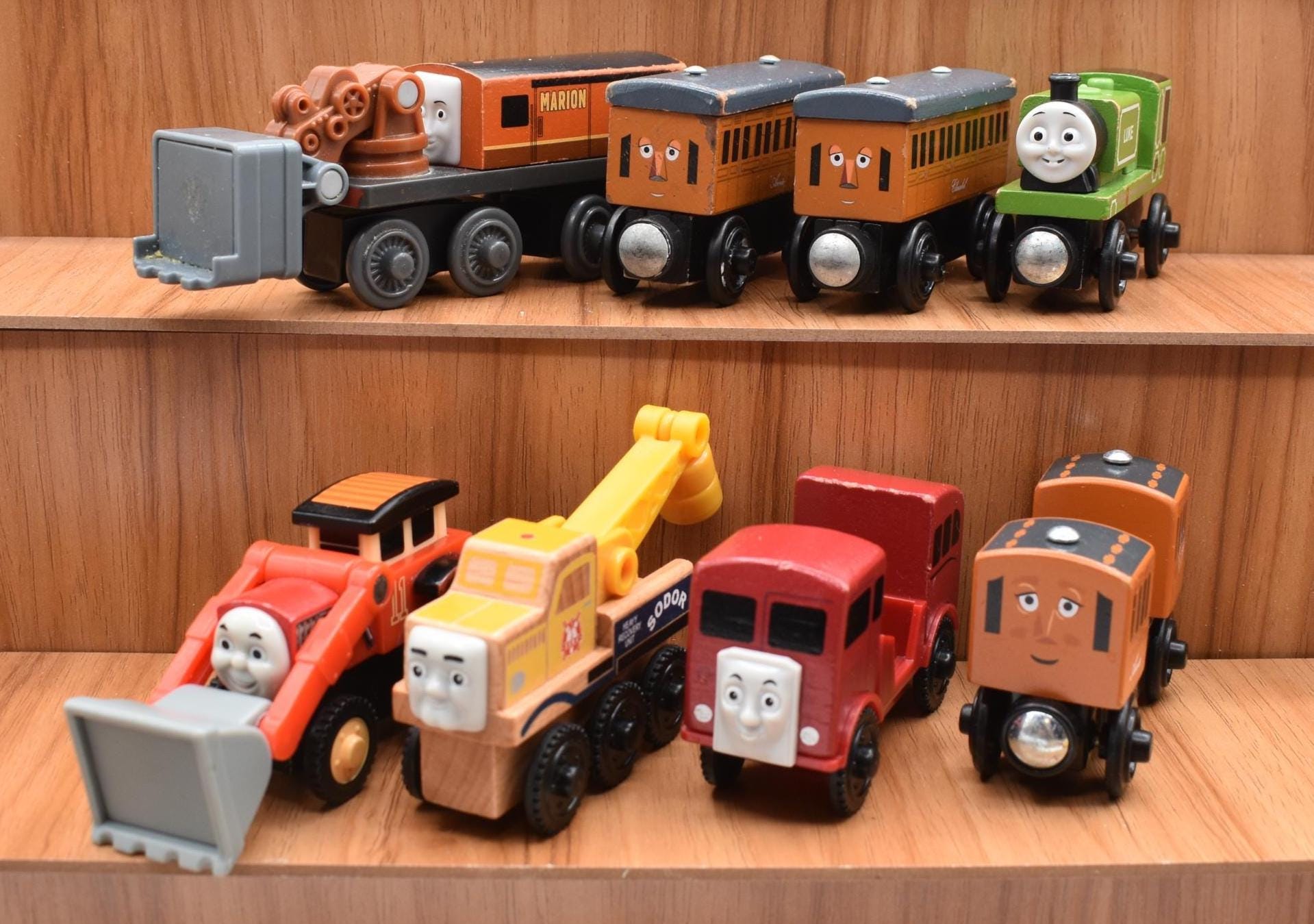レトロ木製トーマスと仲間たち トーマスと仲間たちの木製レールシリーズの列車、ジャック、ブッチ