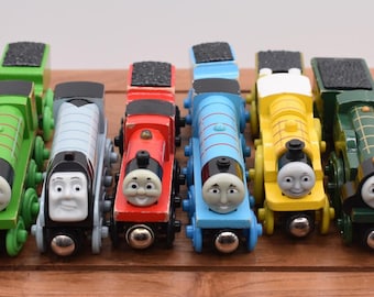 Tu scegli Thomas e i tuoi amici Trackmasters Molly Tender Emily James Gordon Emily Henry Spencer Trenini in legno