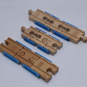 Adapt-A-Track Blue Adapter 4&quot; and 6&quot; Thomas & Friends Wooden Railway L. Curve