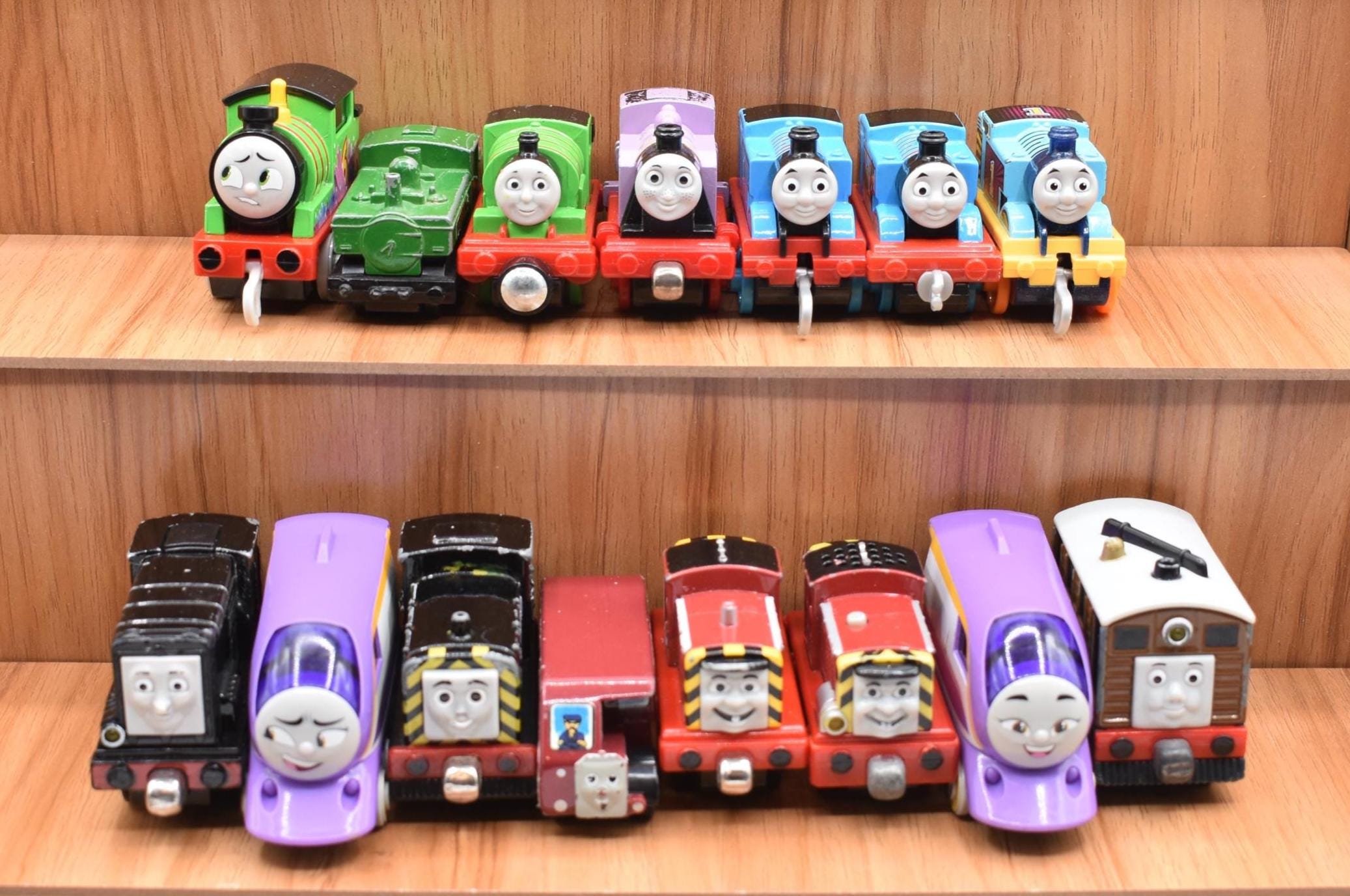 トーマスと仲間たちのダイキャスト製おもちゃ、押して遊べるおもちゃ