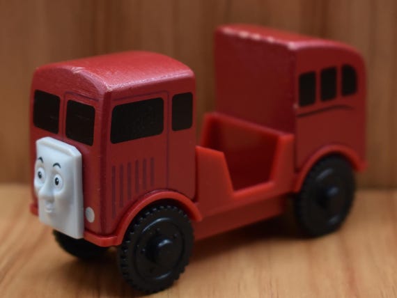 トーマスと仲間たちの木製レールシリーズの列車、ジャック、ブッチ