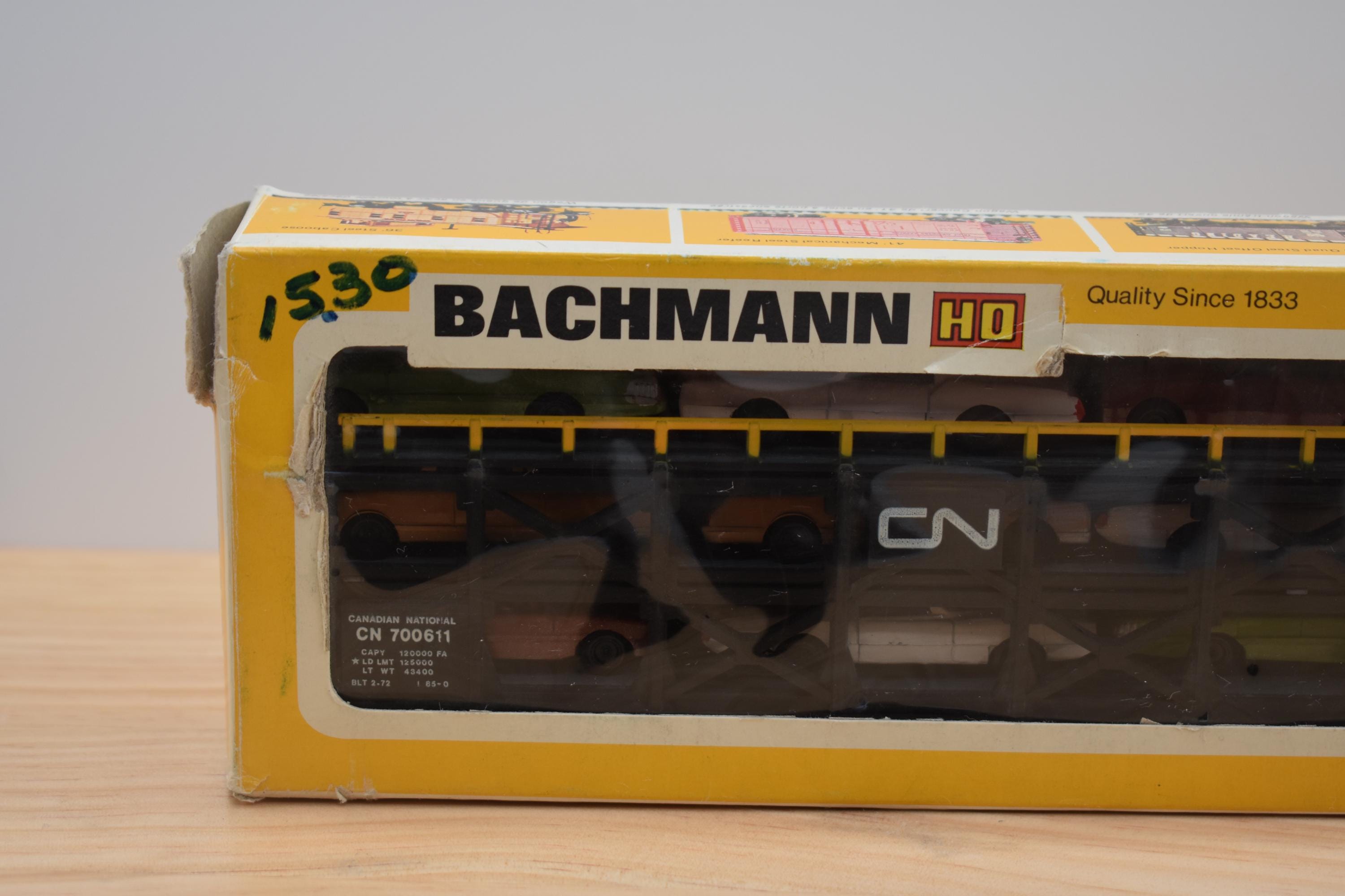 BACHMANN HO Scale 1266 Tri Level Car Rack With 15 Vehicles