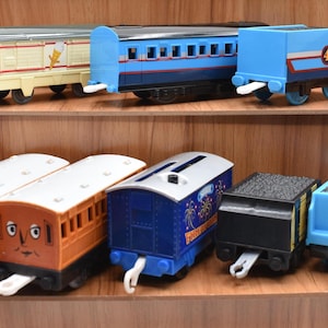 You Choose Thomas & Friends Trackmaster Train Car Annie Clarabel Passenger Coach Sodor Fireworks Ice Cream Tender Shooting Star James Bee
