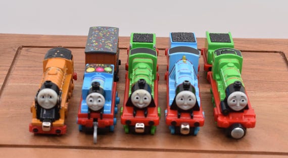 Thomas & Friends - Locomotora Theo De Metal | Tren Experimental Con Engranajes | Juguete Para +3 Años