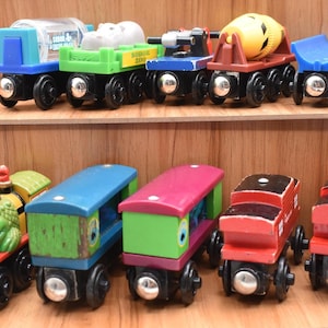 You Choose Red Musical Caboose Aquarium Cars Squid Shark Barrel Car Augie Alligator Sodor Zoo Cement Mixer Engine Wash Hand Car