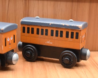 トーマスと仲間たちの木製レールシリーズの列車、ジャック、ブッチ