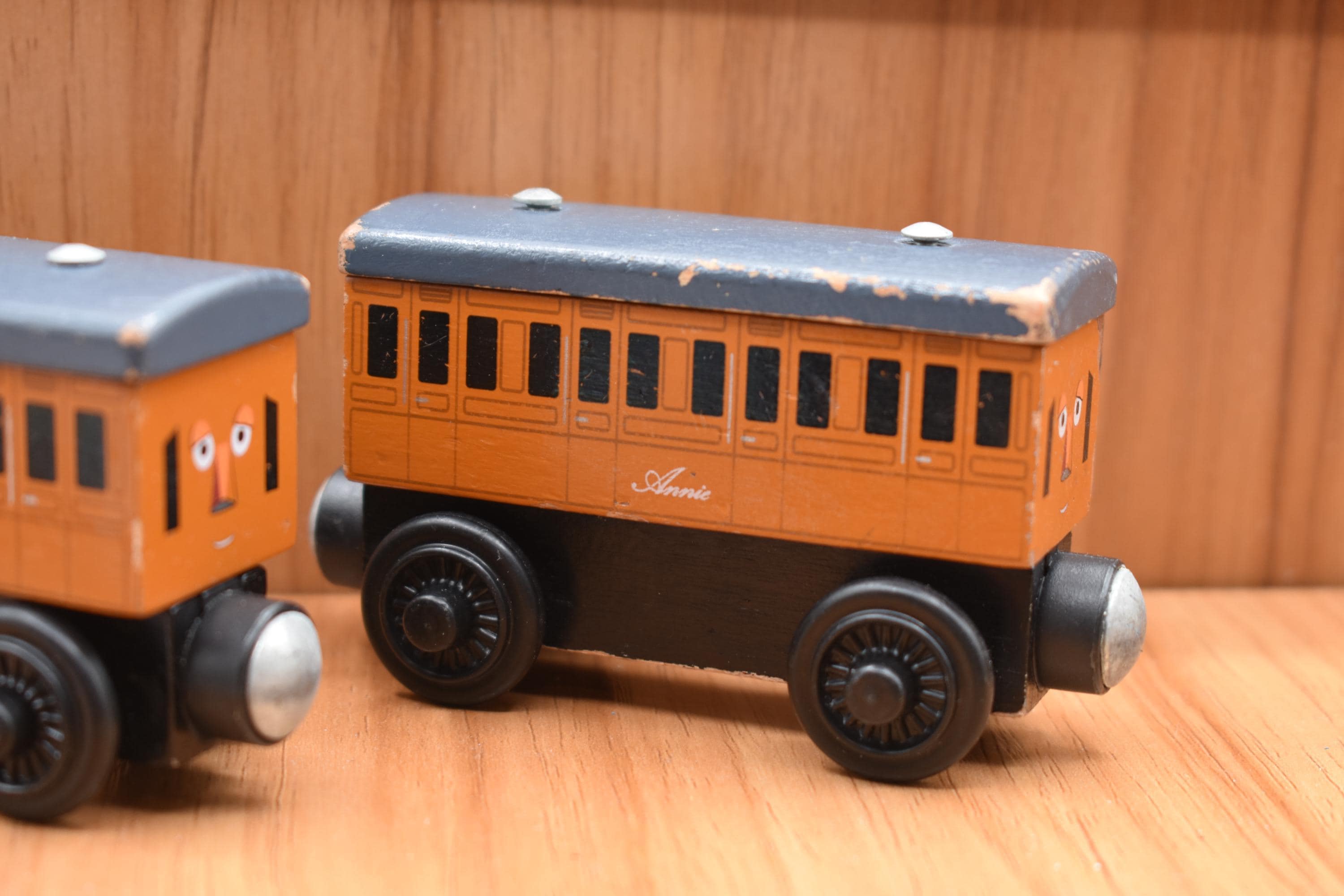 トーマスと仲間たちの木製レールシリーズの列車、ジャック、ブッチ