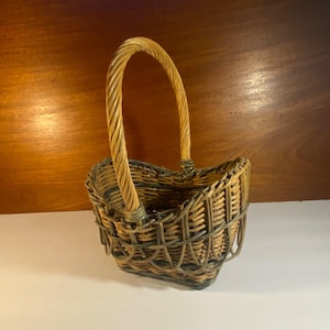 Small Wicker Basket With Twisted Handle