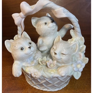 Vintage Enesco 3 Kittens In A Basket Figurine 4.7” Tall, Cats Pink Grey