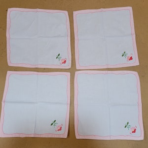 Vintage cloth napkins | flowered | white and pink | fine linen | retro kitchen table | mid century modern | 1960s | cute | set of four