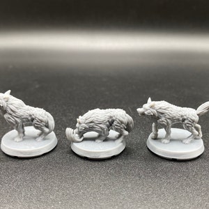 Wolf, Wolves, Wolf Pack, Familiar, Pet, Guardian, DnD mini, TTRPG tabletop gaming miniatures, EC3D Beasts and Baddies, 3D printed