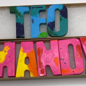 Crayones con NOMBRE / Crayones personalizados / Regalos personalizados para niños / Regalos de fiesta para niños / Regalo de cumpleaños personalizado / Regalos de fiesta para niños