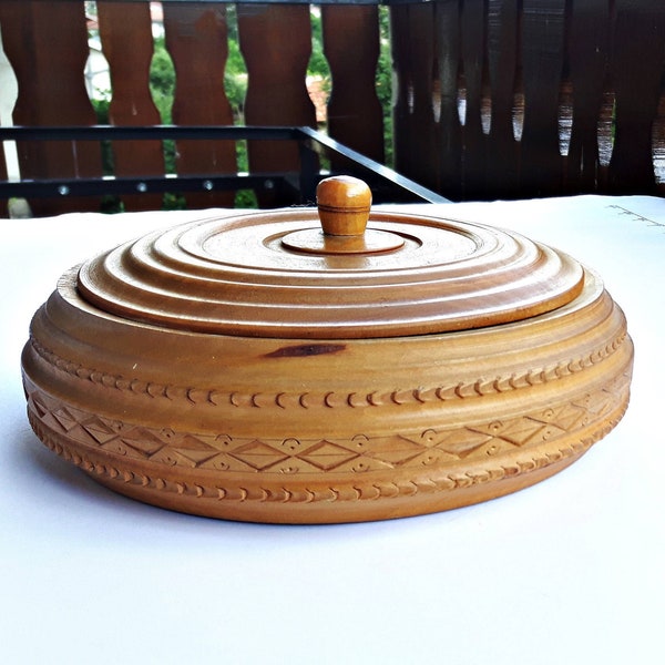 hand-carved wooden box, round box, vintage box, handmade box, rustic decoration, christmas gift