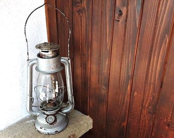 Storm old lamp oil lamp