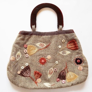 Sac en tissu, fleurs appliquées, sac à fleurs, sac artisanal, sac à main, sac pour femme, sac coloré, sac pachwork, cadeau mère, cadeau de Noël