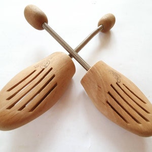 Shoe Tree Form Metal Spring,Pair Vintage Wood Shoe Stretchers,SIZE 36-37, Vintage Shoe Forms, Wooden Model Shoe Matrix,Wooden Shoe Stretcher