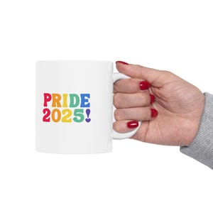 Pride Feier Keramiktasse, LGBTQ + Geschenk, Regenbogen Kaffeetasse, Unterstützendes Trinkgefäß, Einzigartiger Pride 2025