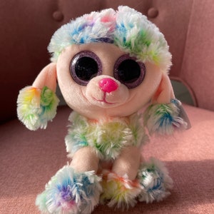 Beanie Boo “Rainbow” de 6 polegadas, o Poodle