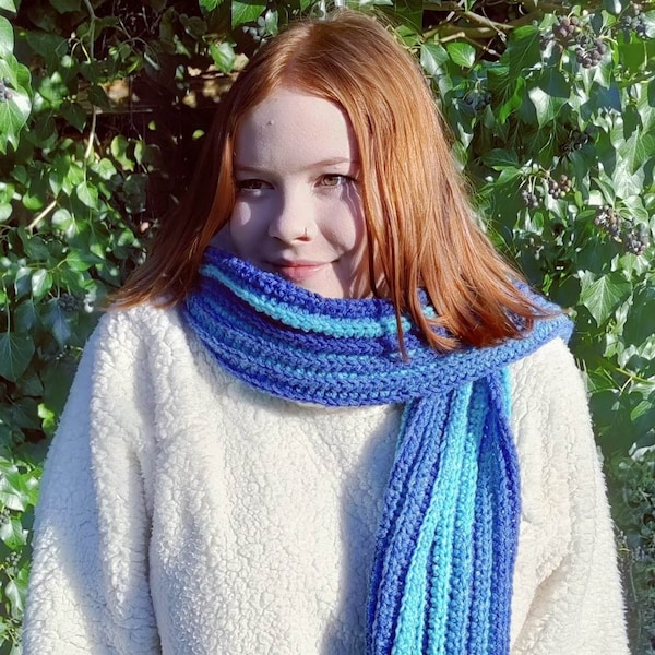 Complete scarf Crochet Kit - perfect for beginners, chunky scarf, learn to crochet kit , perfect gift - self striping yarn - colour choice