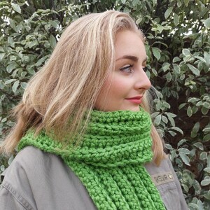 Beginner Crochet Scarf Kit: Super Chunky Vegan Yarn, Bamboo Hook
