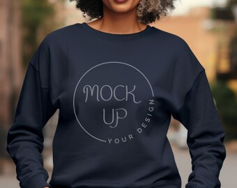 Mockup de moletom Gildan 18000 da Marinha: Mulher Idosa (Download Digital)
