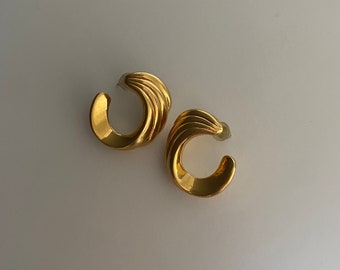 1980/90s Vintage Gold Tone Monet Swirl Earrings