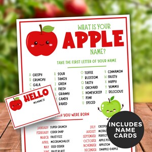 Op de afbeelding: Een printbare spelkaart met een rode appel-illustratie en de tekst "Wat is je appelnaam?" De kaart bevat een lijst met appelsoorten en vraagt spelers om de eerste letter van hun naam te nemen om hun bijbehorende appelnaam te vinden. De kaart bevat ook een aparte kaart met de tekst "Hallo, mijn naam is" en een rode appel-illustratie.