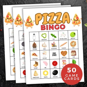 以下が含まれることがあります： 様々なイラストが描かれたピザをテーマにしたビンゴゲームカード。「Pizza Bingo」の文字と、ピザのスライス、材料、そして「50 Game Cards」と書かれた赤い円の画像が含まれています。