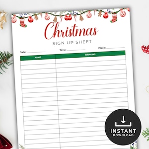 Op de afbeelding: Een witte kerstinschrijvingslijst met een feestelijk ontwerp. De koptekst luidt "Christmas" in rood script, met decoratieve elementen van ornamenten en kousen. Bevat velden voor datum, tijd, plaats, naam en wat mensen meebrengen. Bevat een "Instant Download"-pictogram.