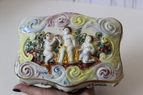 Vintage 1940s Italy Porcelain Jewelry Box Raised Relief Cherubs R
