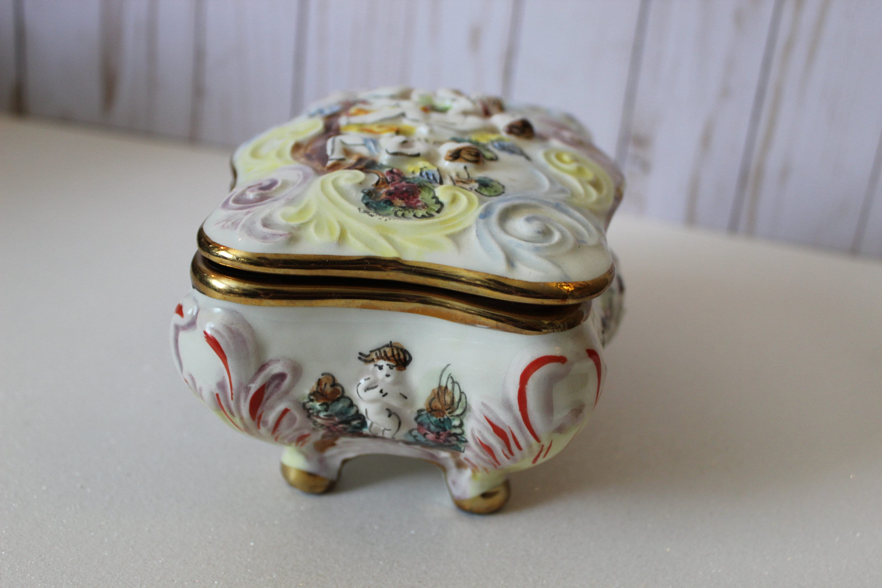 Vintage 1940s Italy Porcelain Jewelry Box Raised Relief Cherubs R
