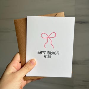 Tarjeta de feliz cumpleaños para mejor amiga, tarjeta para hermana, tarjeta minimalista con lazo rosa para novia, tarjeta A2 hecha a mano.