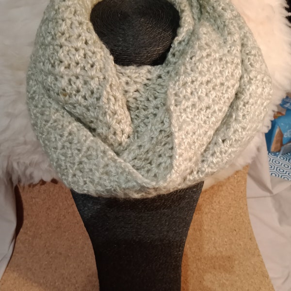 SNOOD vert en laine mélangée