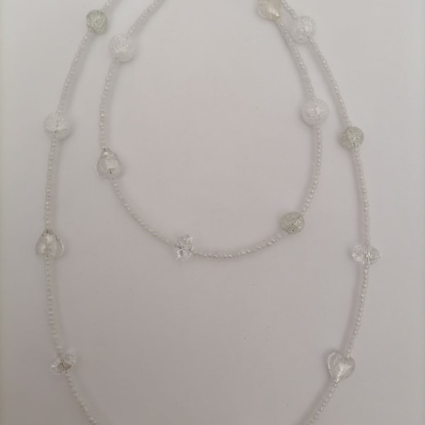 Sautoir "Hiver" de perles de verre craquelée et perle de verre cristal  de 95 cm de hauteur 100% fait mains
