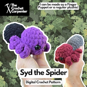 Op de afbeelding: Twee gehaakte spinnen, één paars en één bordeaux, worden getoond. De paarse spin heeft een zwarte kop en de bordeaux spin heeft een grijze kop. De tekst "Syd the Spider" en "Digital Crochet Pattern" zijn zichtbaar.